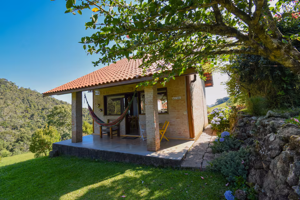 Chalé Alfazema — Para casais, com lareira à alcool e vista para montanhas