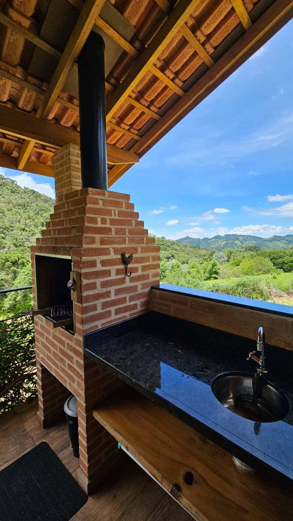 Chalé Manacá — 2 Suítes premium e Lareira a Lenha 3