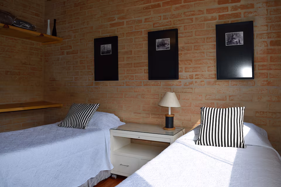 Chalé Manacá — 2 Suítes premium e Lareira a Lenha 24