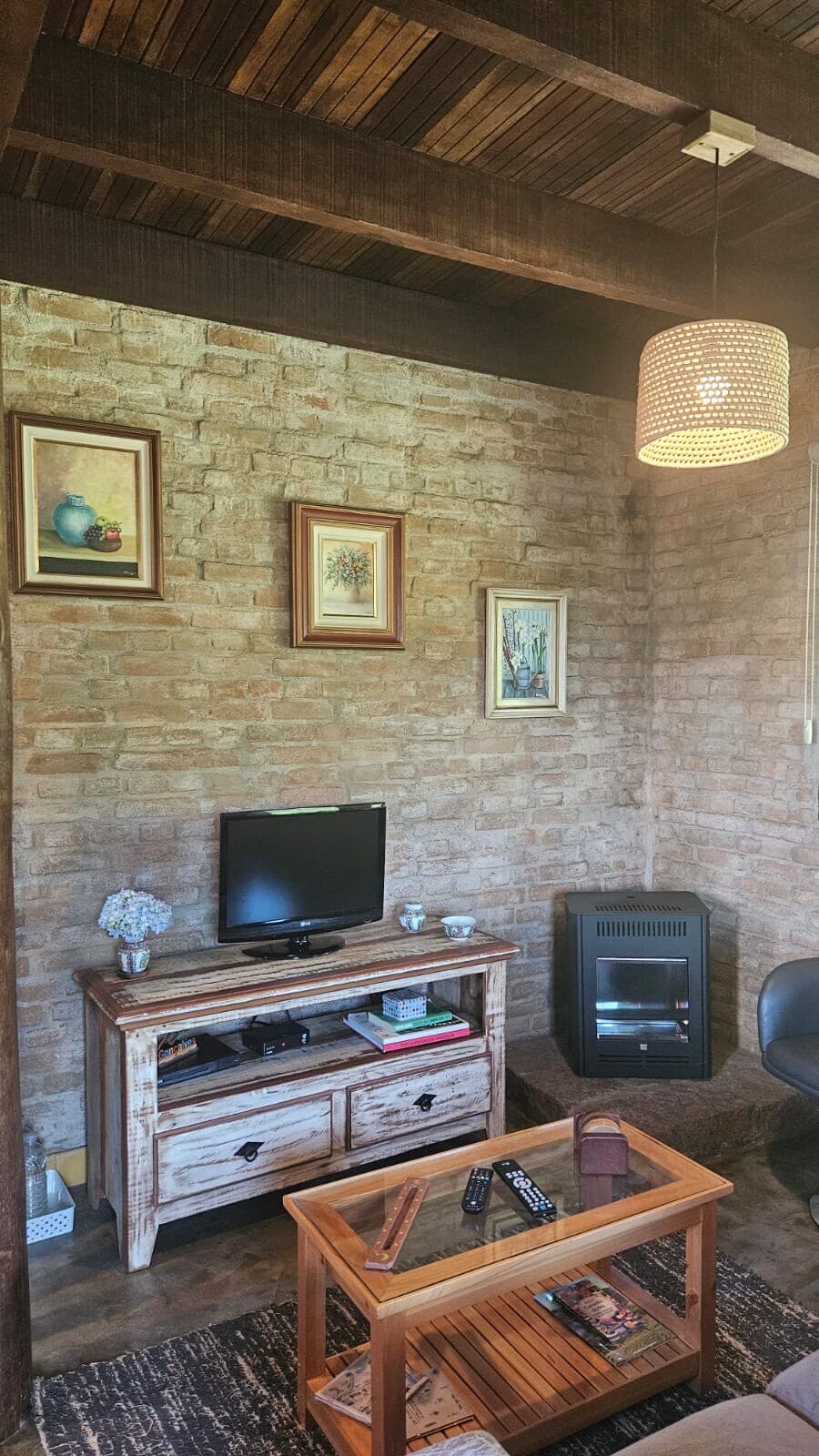 Chalé Jasmim — Lareira à alcool, 2 quartos e vista para montanhas 13