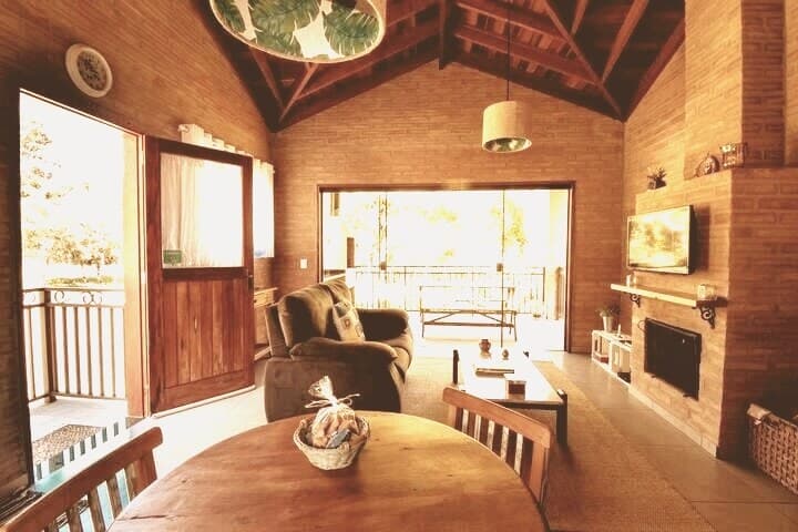 Chalé Hortensia — Luxo em cada detalhe, com Lareira e Privacidade para Casais