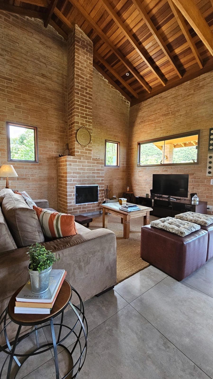 Chalé Manacá — 2 Suítes premium e Lareira a Lenha